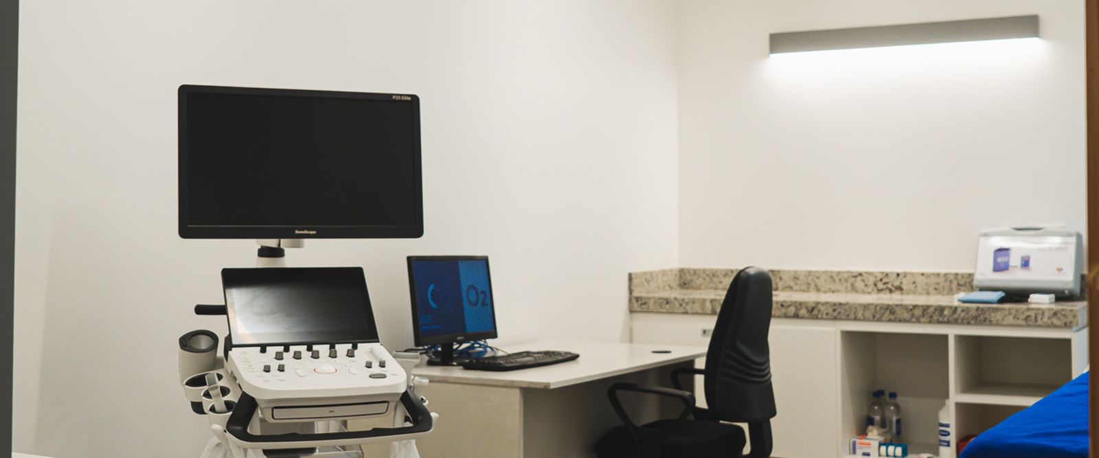 Ecógrafo del área de estudios e imágenes de O2